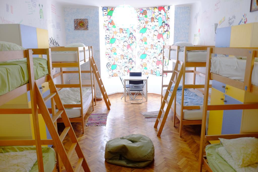 Centrum House Hostel Braşov Extérieur photo